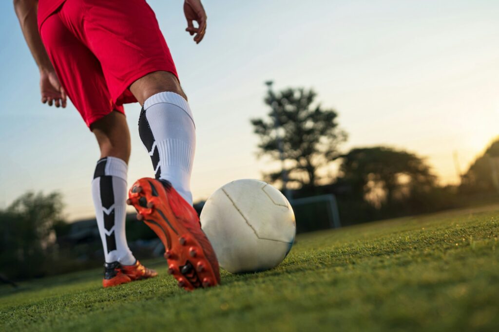 football player playing ball in the outdoor stadium.